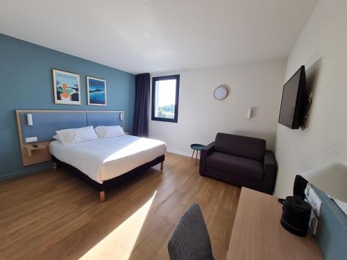 1 queen bed, 1 sofa bed