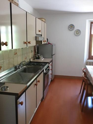virtuve, La casa rosa in Sernio