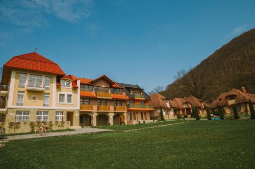 Apartment with Mountain View