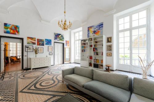 ALTIDO Artistic 3-BR Flat in Historical Centre