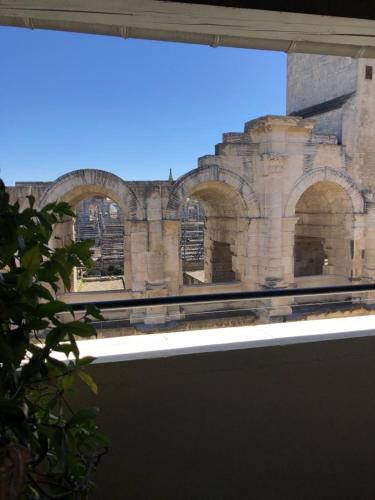 Studio climatisé avec balcon face aux arènes d'Arles
