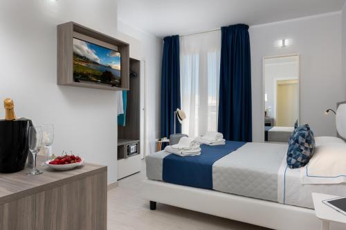 Standard Double or Twin Room with Balcony image 7