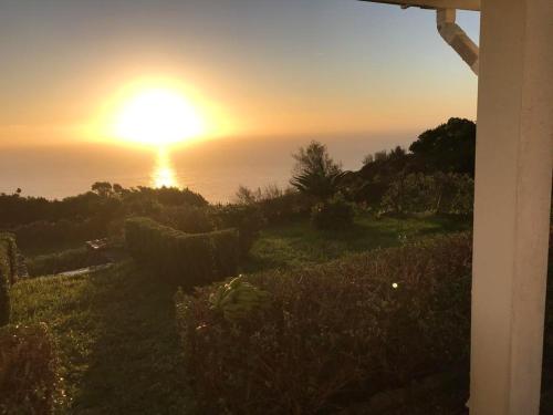 House with 2 bedrooms in Caveira DAS FLORES AZORES with enclosed garden and WiFi 7 km from the beach - image 8