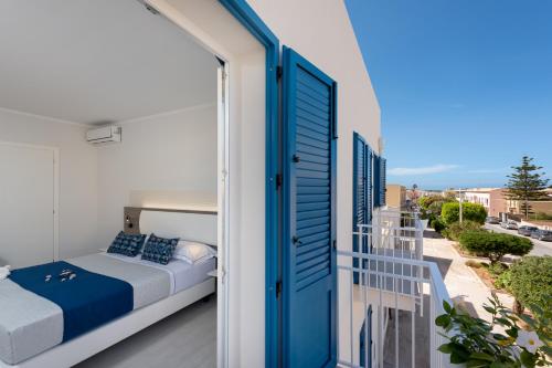 Standard Double or Twin Room with Balcony image 3