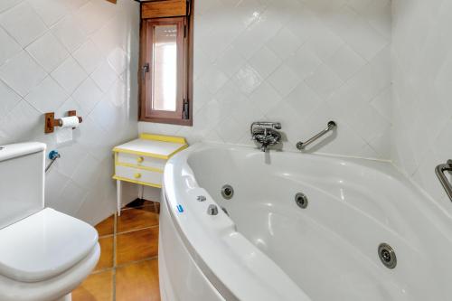 Vannas istaba, Comfortable Villa in Puebla de Don Rodrigo with Private Pool in Puebla de Don Rodrigo