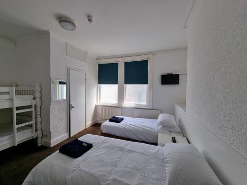 The Lodge (Group Accommodation) - image 9