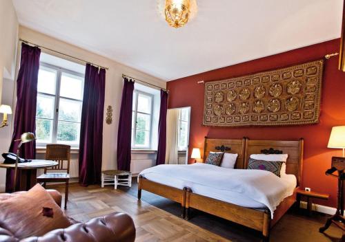 Naturschlosshotel Blumenthal 6.0km von Obergriesbach entfernt