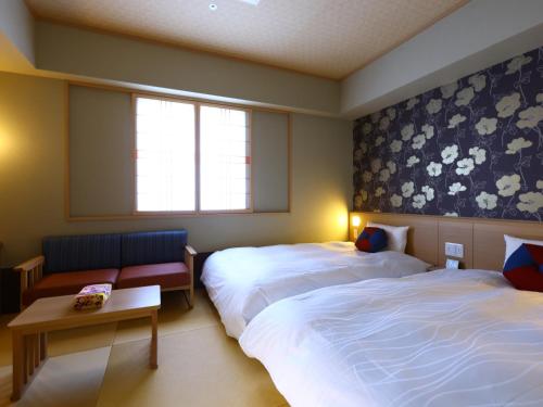 Moderate Twin Room image 2