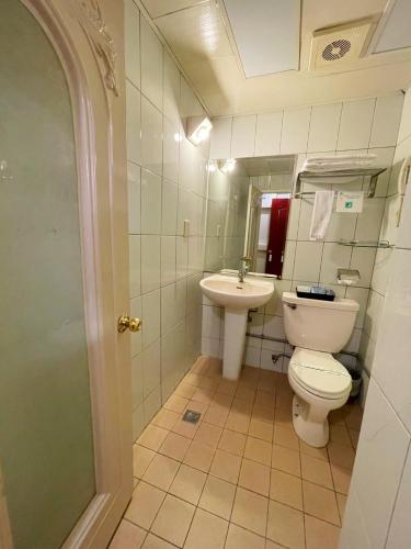 Bathroom, Family Hotel - Linsen near Tainan Airport