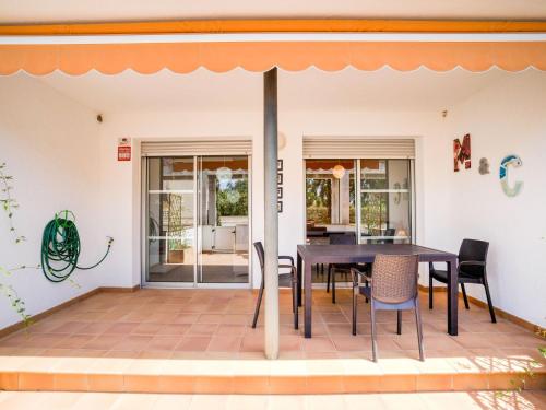  Lovely holiday home in Amposta with a terrace, Pension in Amposta