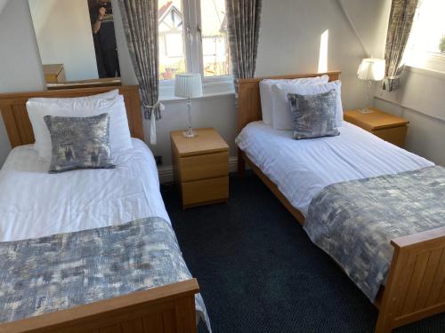 Buile Hill Holiday Flats - image 3