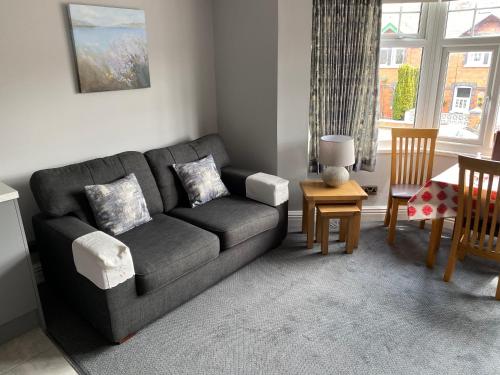 Buile Hill Holiday Flats - image 13