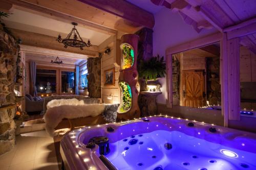 Deluxe Suite with Spa Bath