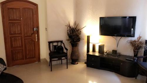 2 Bed Flat - Sleeps 6 - Pets - Parking - Wifi - image 3