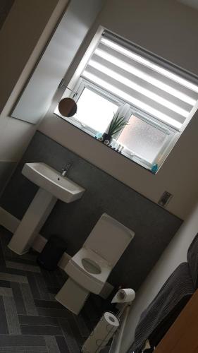 Superb 1st Floor Town Centre Apartment-Refurbished