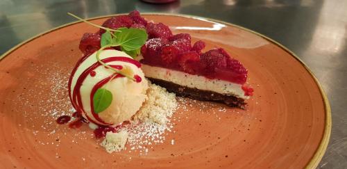 The Kings Arms Hotel - image 12