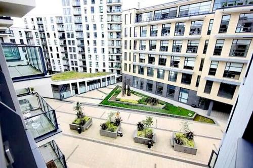 Vista exterior, New Central Woking 1 and 2 Bedroom Apartments with Free Gym, close to Train Station in Woking