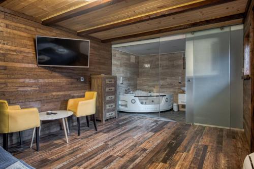 Double Room with Spa Bath