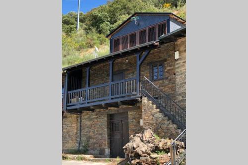 Intrare, The Holidays Houses - "El Refugio del Alquimista" Casa rural Médulas (The Holidays Houses - "El Refugio del Alquimista" Casa rural Medulas) in Ponferrada