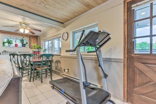 Serene Retreat with Sauna on Lake of the Ozarks - image 5