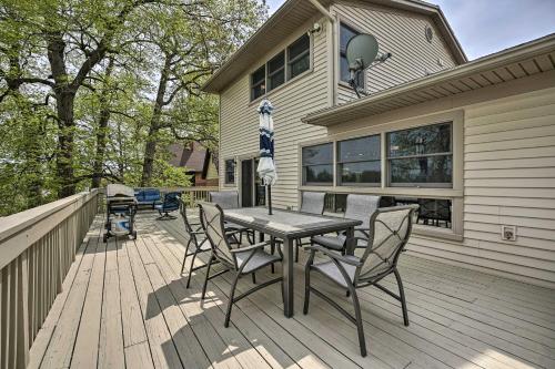 Pet-Friendly Grass Lake Retreat with Game Room!