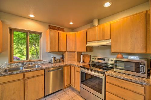 Quiet 40-Acre Forest Lodge with Hot Tub and Sauna - image 4