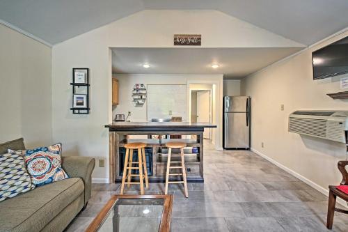 Hollywood Park Hot Springs Home Near Natl Park! in Hot Springs, USA