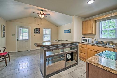 Hollywood Park Hot Springs Home Near Natl Park! in Hot Springs, USA