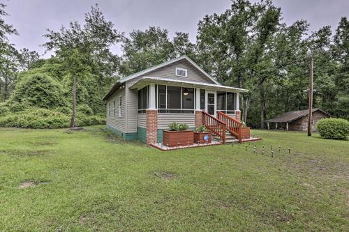 Renovated Home w/ Screened-In Patio on Hwy 90!