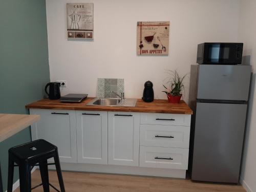 virtuve, La Villa Claudia Jardin et Spa in Pennautier