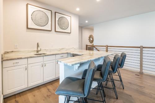 Memorable 6 Bedroom at Bears Den with Ping Pong Table and Private Pool 1021JN - image 8