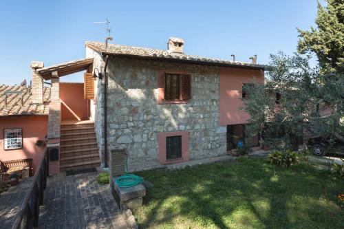 One bedroom house with furnished garden and wifi at San Vitale gîte à louer San Vitale