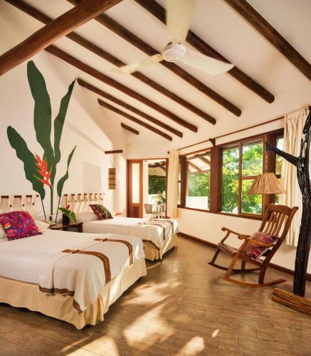 301495811 Villa Maya