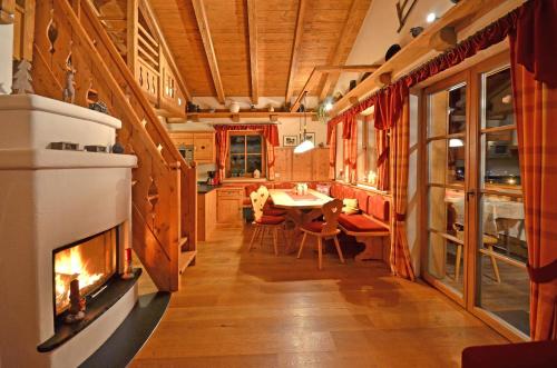 Chalet (10 Adults)