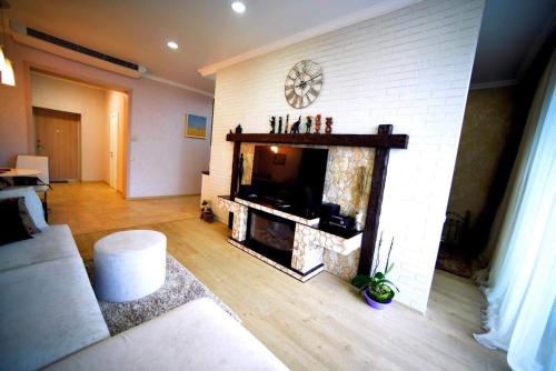 Apartment In Ideal House 2 - image 5