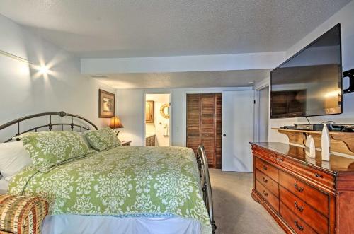 Lakefront Home with 2 Docks and Private Playground! - image 14