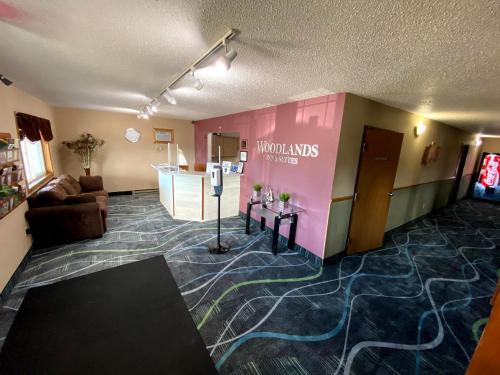 Woodland Inn & Suites - 로비