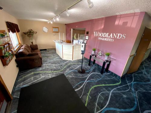 Woodland Inn & Suites - 로비