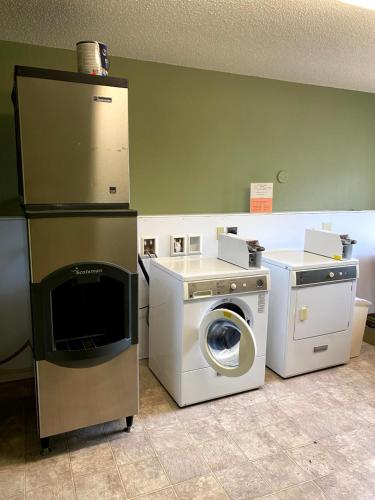 Woodland Inn & Suites
