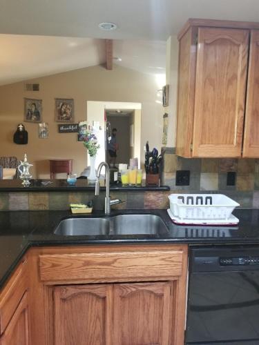 St. Anna's House in เซคอยยา เนชั่นแนล พาร์ค (CA)