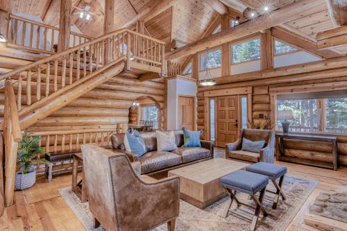 Log Cabin Estate - Falcon Ridge - image 3
