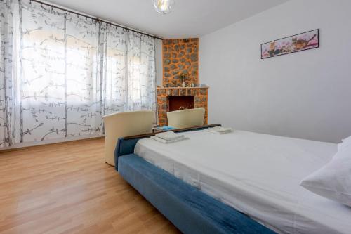 Two-Bedroom Apartment with Sea View image 8