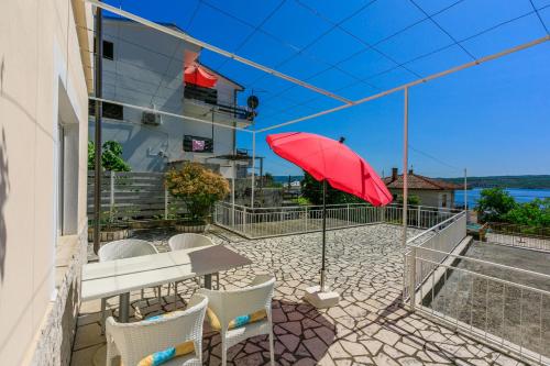 Two-Bedroom Apartment with Sea View image 3