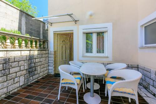 Two-Bedroom Apartment with Terrace image 3