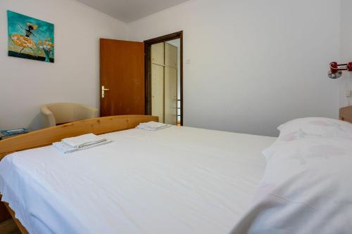 Two-Bedroom Apartment with Terrace image 9