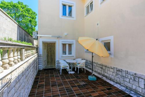 Two-Bedroom Apartment with Terrace image 1