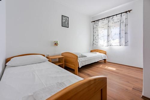 Two-Bedroom Apartment with Terrace image 8