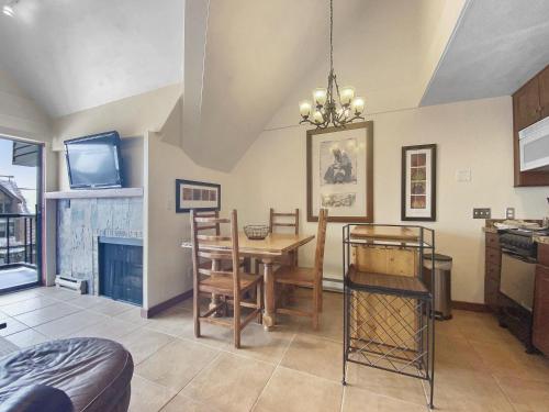 209 Ski Lodge 2BR condo - image 12