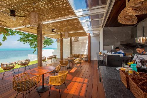 Restaurant, White Whale Beachfront Poolvilla in Bang Por