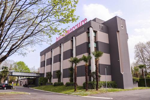 Exterior view, Mercure Pau Palais des Sports Hotel in Pau
